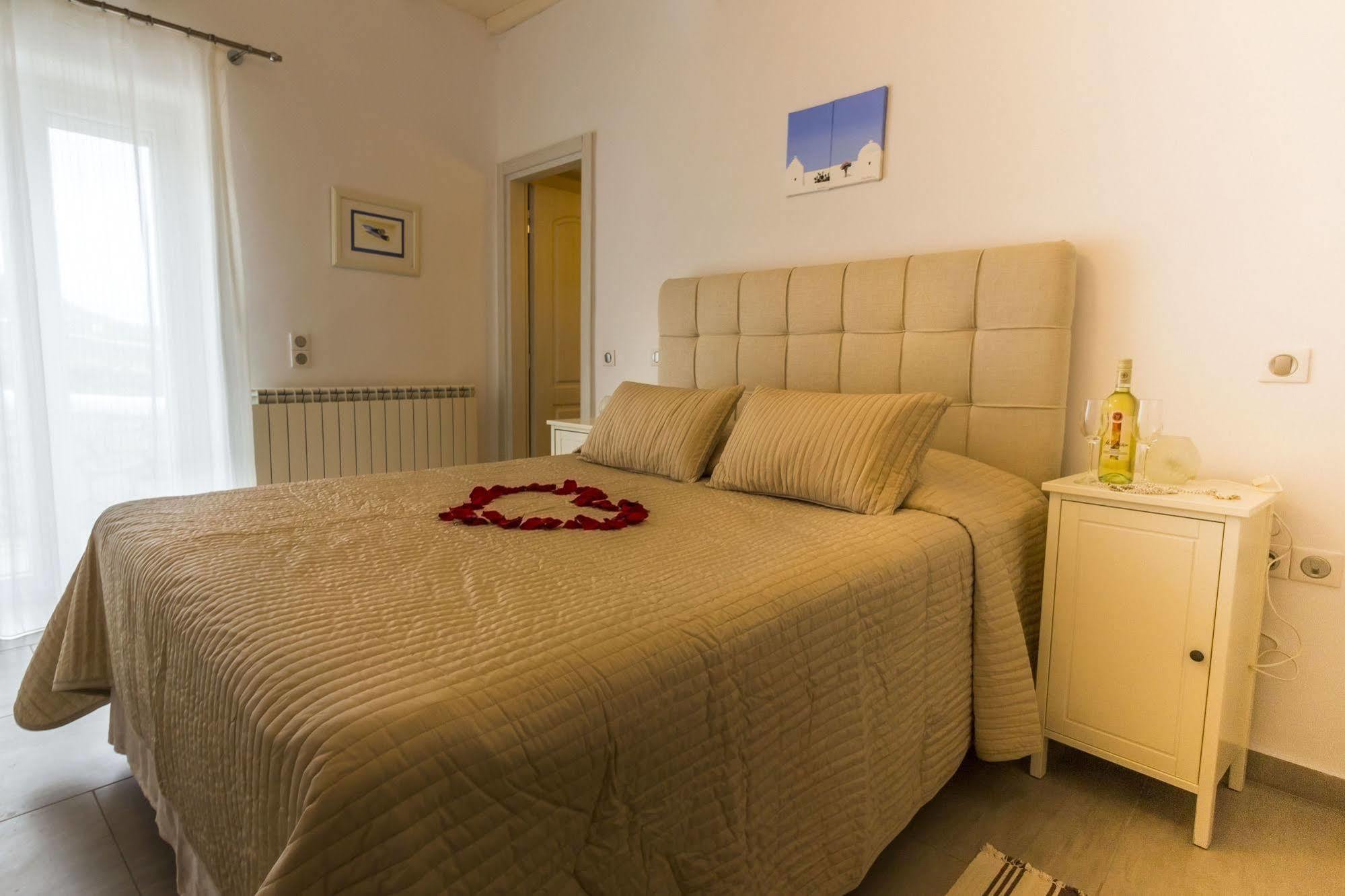 Lavish Suites Agios Ioannis Diakoftis Exterior foto